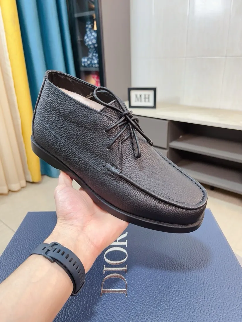 Men's shoes 💰600🌹🌹【UGG】✨The most popular series, a must-have for stylish men 😱The latest limited edition at the counter🍃Top export foreign trade order, counter packaging. Designed with high-end textured matte cowhide➕The simulated wool is beautiful, and the collar surface presents a clear texture, which is friendly without losing the foundation. 👀 Casual roll rope lace-up style✨Thick stitching to reinforce the sole, natural rubber sole🍎The collar makes walking more comfortable and relaxed. 38_44 code